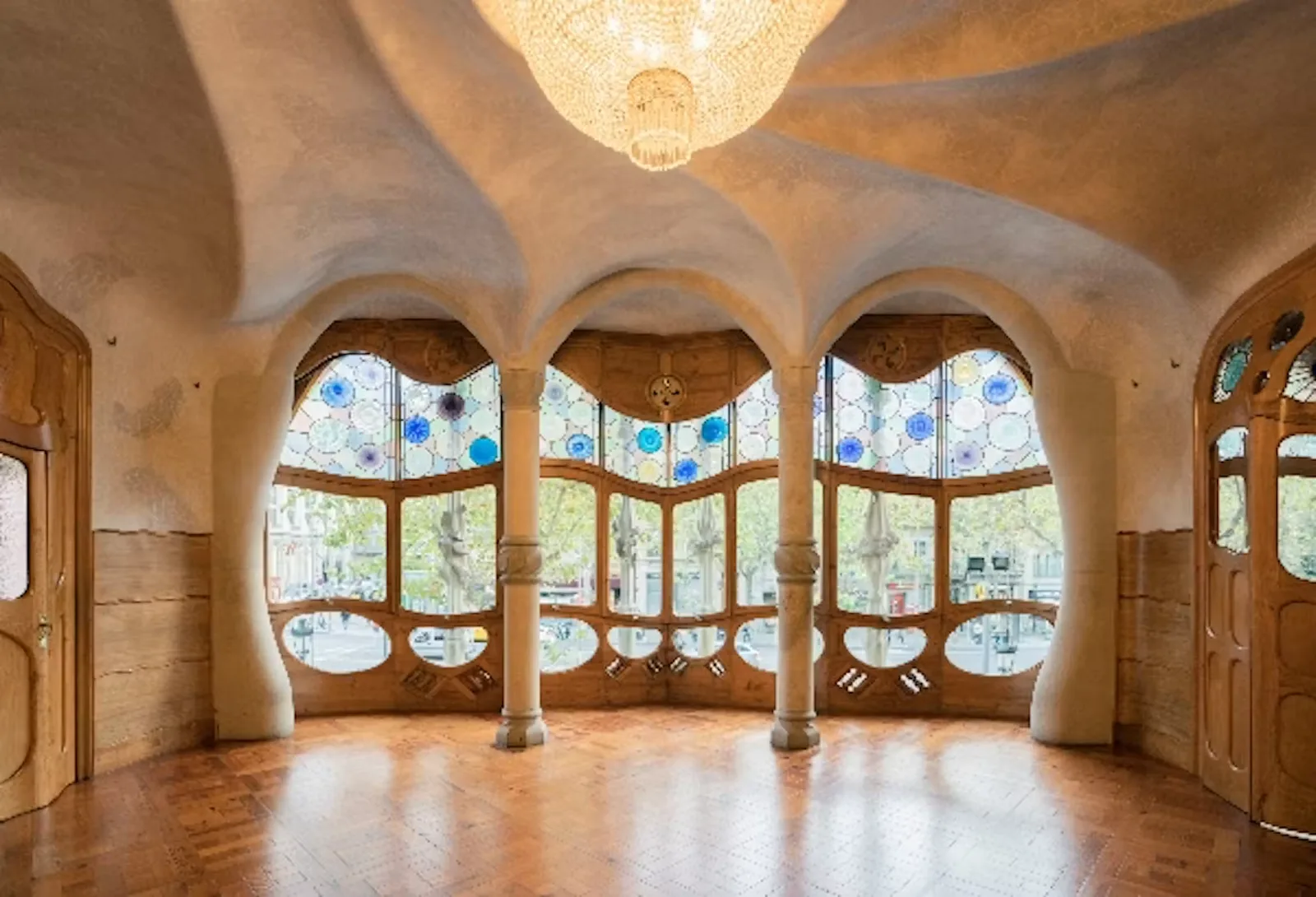The flowing windows and organic plasterwork of Casa Batlló’s Noble Floor